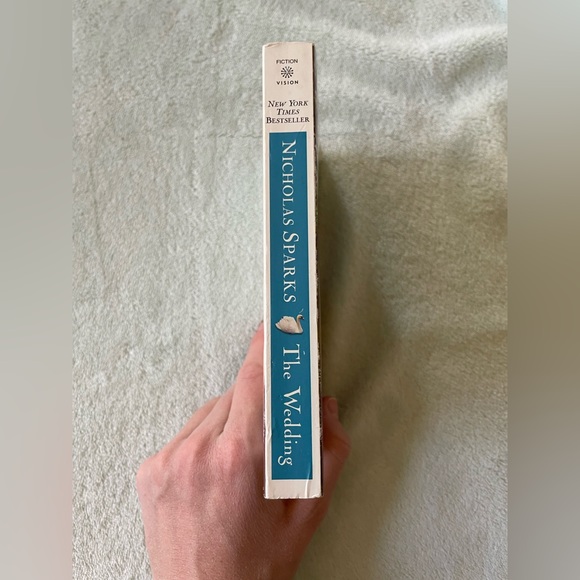 ⭐️HP⭐️ The Wedding by Nicholas Sparks Paperback - Picture 4 of 8